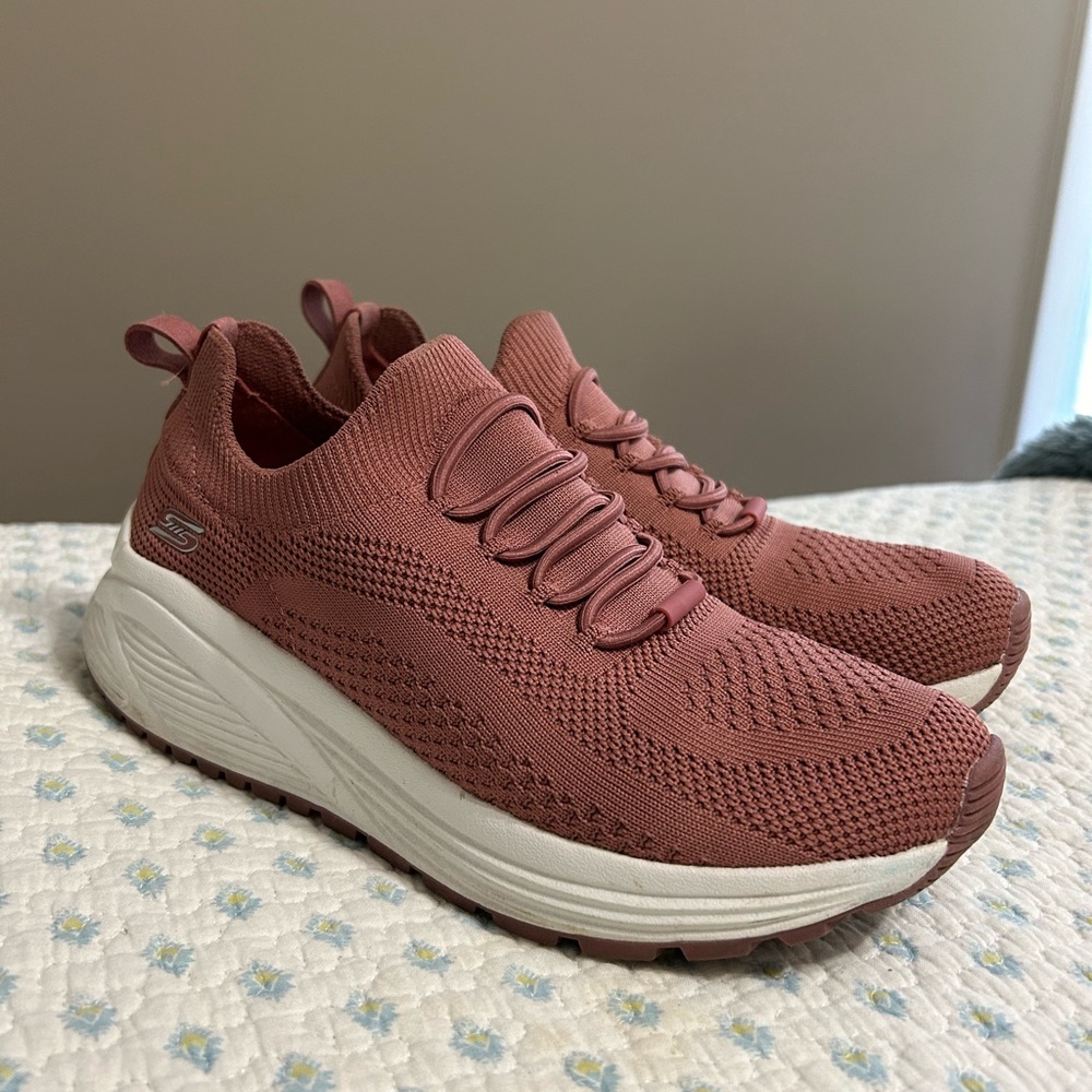 Women’s sketchers size 7